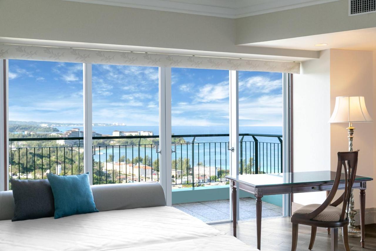 Oriental Hotel Okinawa Resort & Spa Nago Exteriér fotografie A staged photo of a bedroom