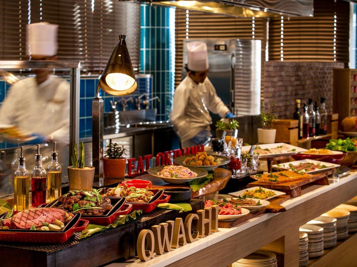 Oriental Hotel Okinawa Resort & Spa Nago Exteriér fotografie A buffet at a restaurant