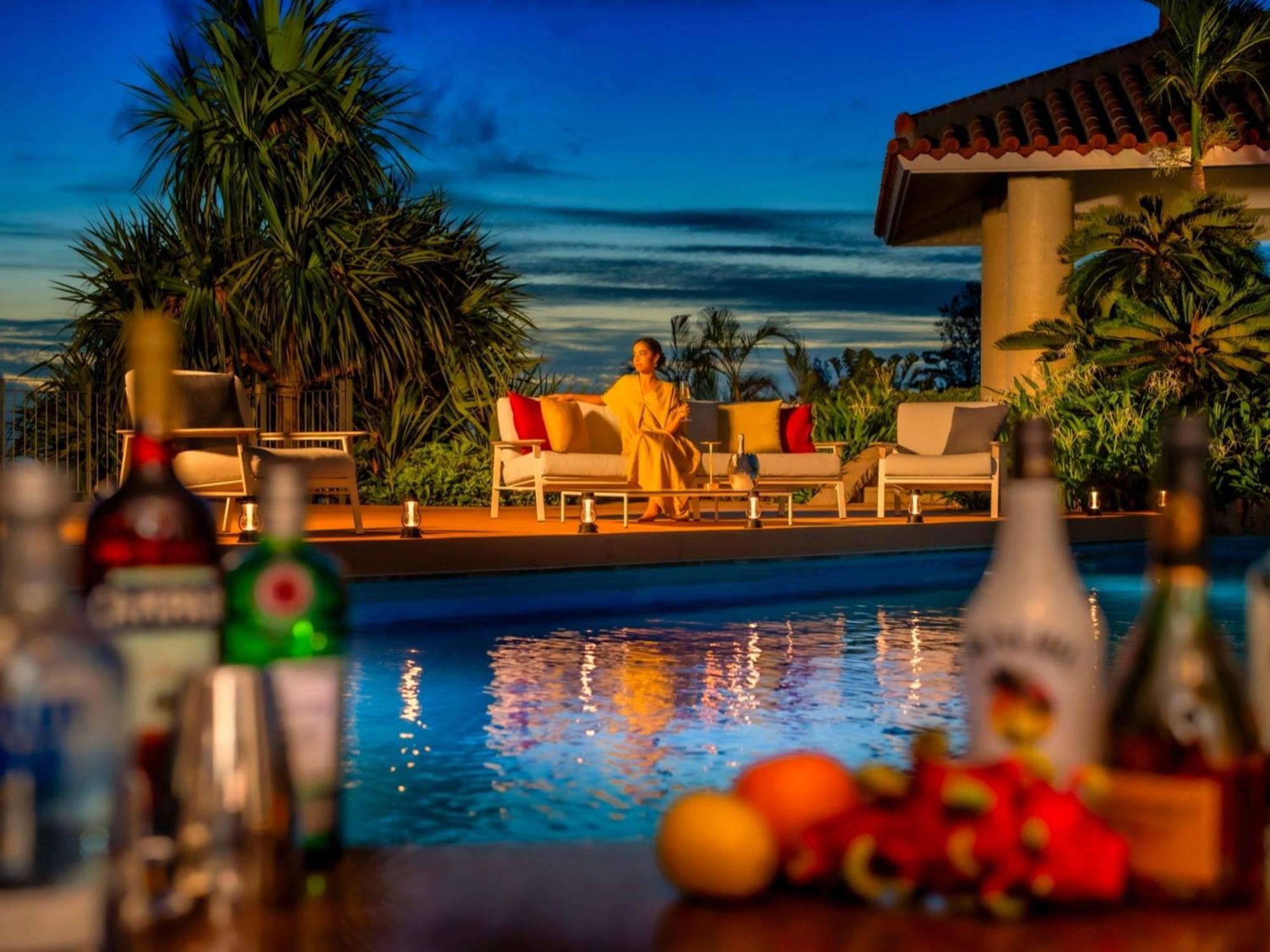 Oriental Hotel Okinawa Resort & Spa Nago Exteriér fotografie The pool at the hotel